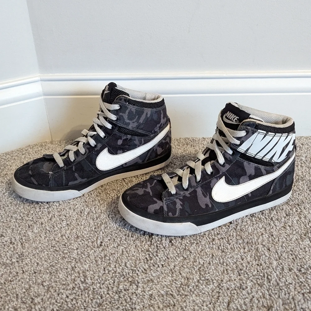 Nike Camo Hi Top Sneaker sz 6Y